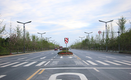 成都第二機場還未起飛，旁邊的貨運大道已先“奮飛”